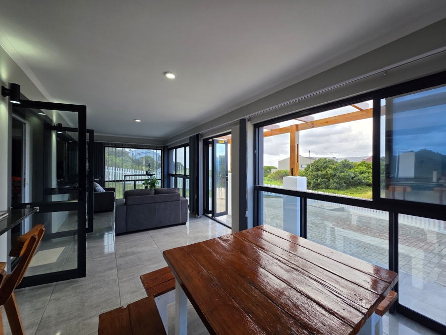 4 Bedroom Property for Sale in Paradise Beach Eastern Cape